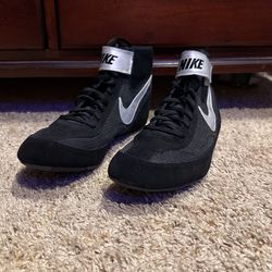 Nike wrestling shoes size  US 12