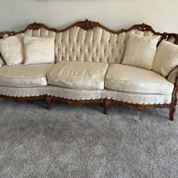 Vintage Traditional Style Couch