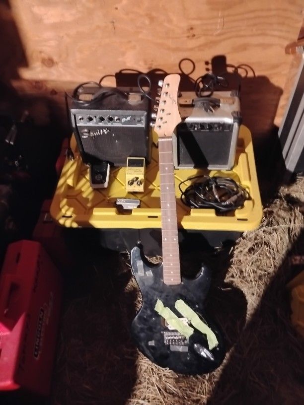 Guitar Bundle 2 Amps Switch Pedal Tuner Miniature Amp And Cable