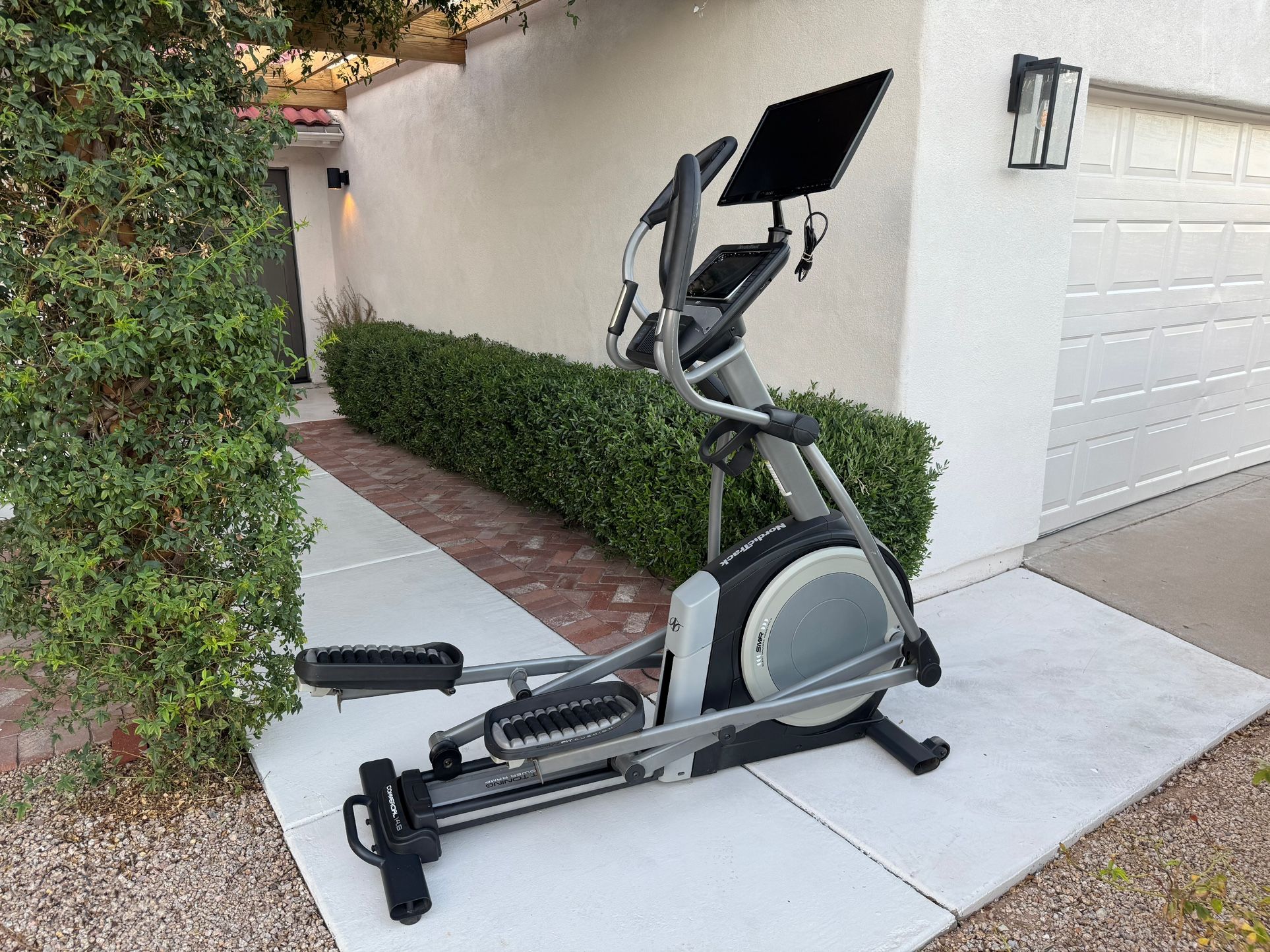Notdictrack Elliptical w/ 2 Screens