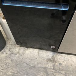 Kitchen Aid Dishwasher In Glossy Black New Open Box