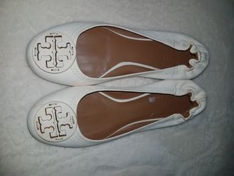 Authentic Tory Burch flat shoes size 7.5