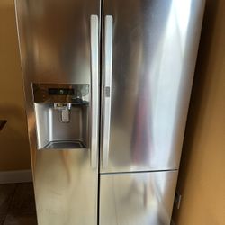 Kenmore Refrigerator (Needs New Compressor)