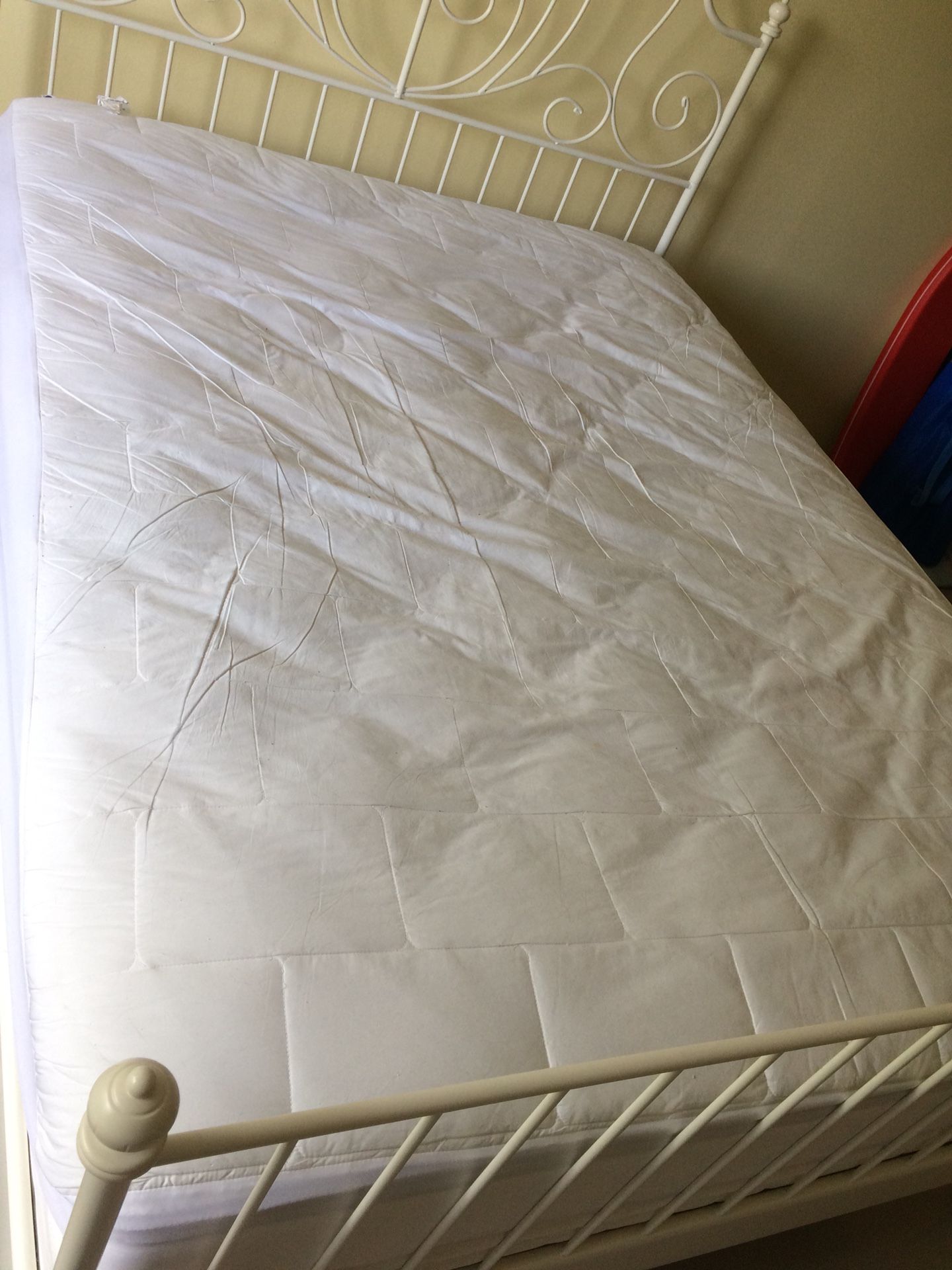 Sleep number classic series C3 queen mattress and Base