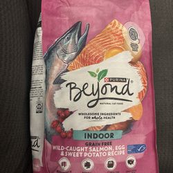 New bag of Purina Beyond cat food 5lb bag