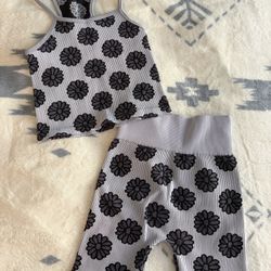 Aura Workout Set Women’s (sized a s/m but is an xs)