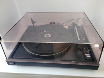 VINTAGE BIC TURNTABLE