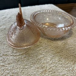 Vintage Indiana Glass Hen On A Nest Pink