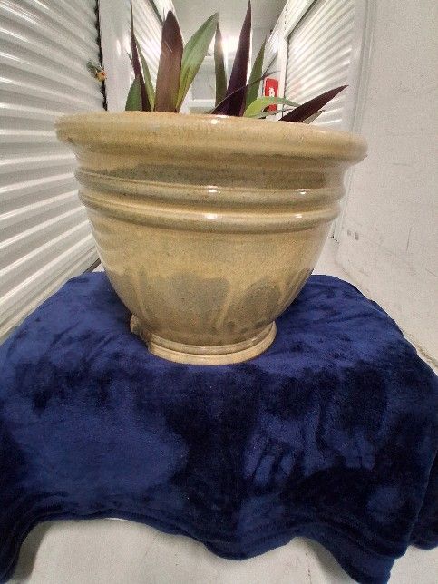 NEW "MAGESTIC FOUNTAINS" PLANTER WITH PLANTER, ROCKS, SOIL AND PLANT, SMALL CHIP ON THE BOTTOM, PRICE REDUCED, BARLEY NOTICABLE, NICE SETUP!!!
