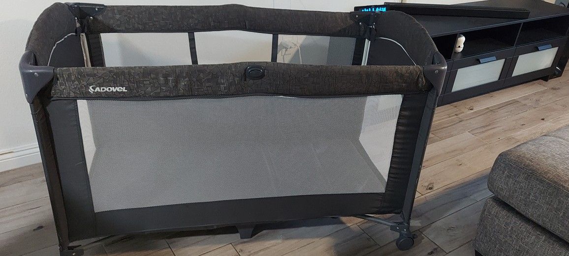 Unisex Nursery Center Playard & Changing Table for Sale in Shafter, CA