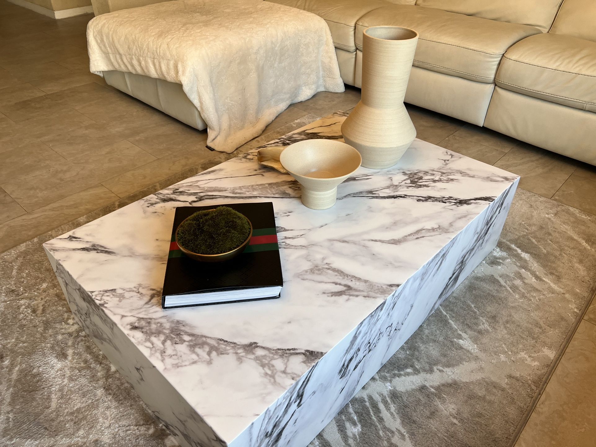 Modern calcatta style marble coffee table, free delivery🚛 rectangular marble coffee table