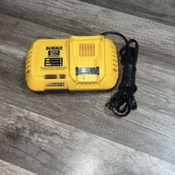 DEWALT 20V FAST CHARGER