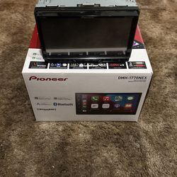 Pioneer DMH-1770NEX stereo