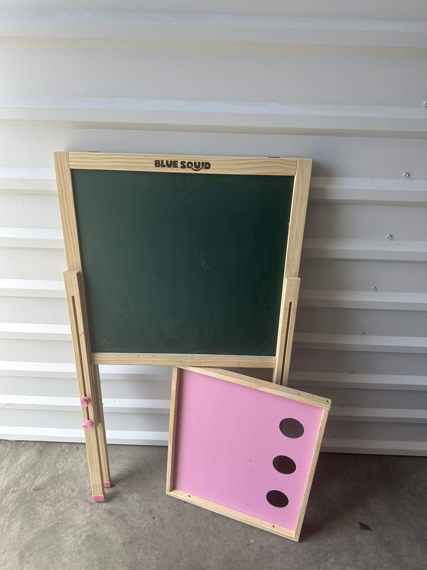 Kids Easel. Chalk/whiteboard