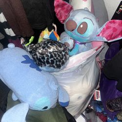 2 huge bags of plushies 