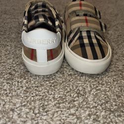 Toddler Burberry Size 26 (toddler 9)