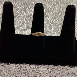 Used 10 KT Fashion Ring 