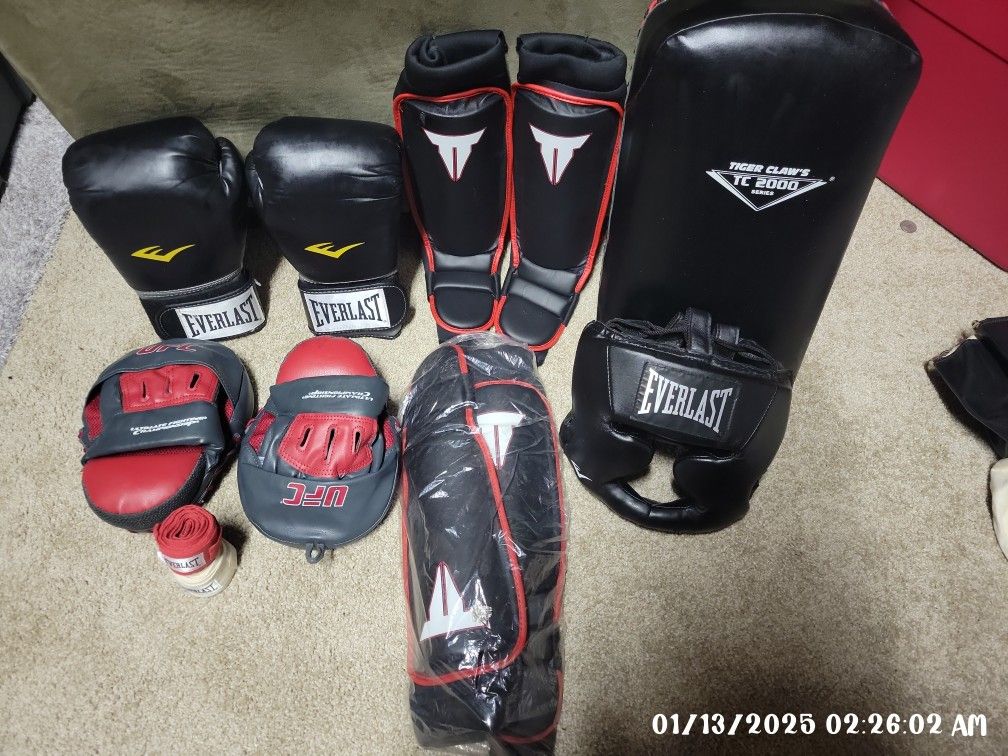 NEW lightly USED Grappling/MMA/Muai Thai SPARRING BOXING - Main Image