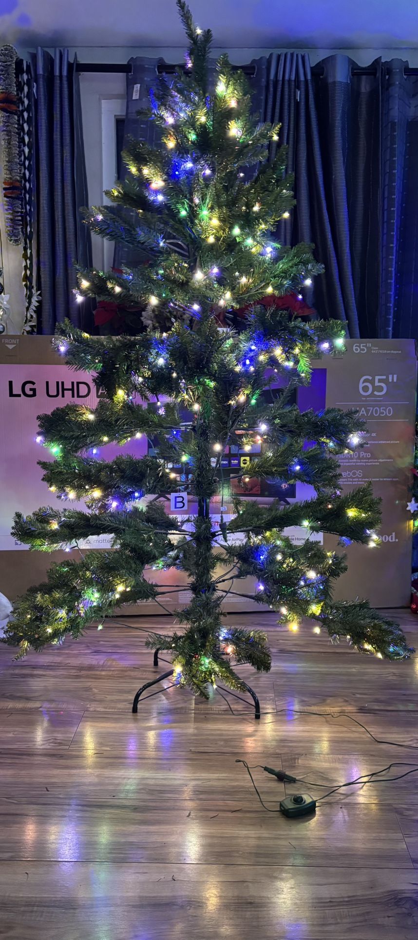 Christmas tree with 450 multicolored LED lights,