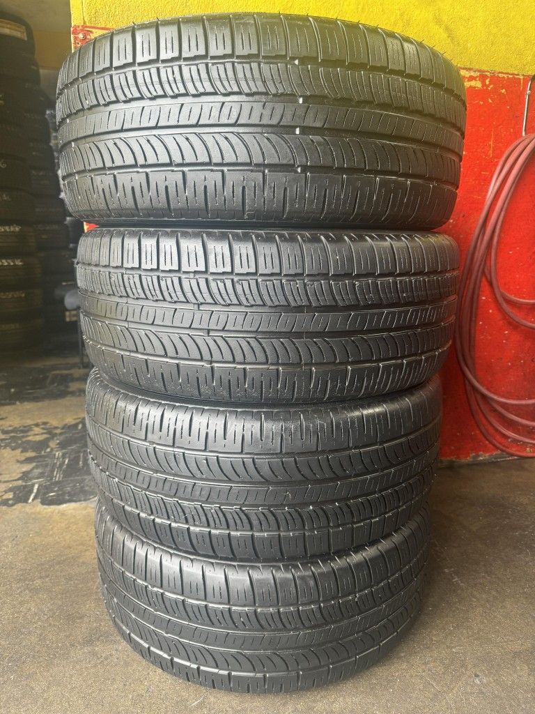 255/55/18 Set de Llantas Pirelli, Tires