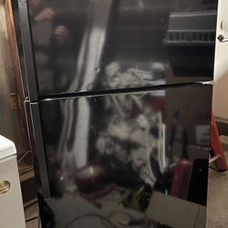 Whirlpool Refrigerator With Top Freezer 