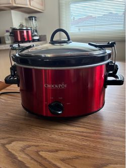 Crock Pot The Original Slow Cooker, It has 3 temperatures, low, high, warm (portable)