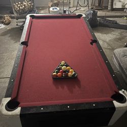 Selling  8 Pool Table 350 Dlls Or Best Offer Takes It 