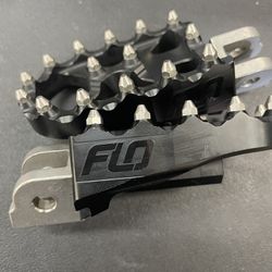 Flo Pegs  For Harley 