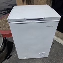 INSIGNIA Mini Freezer 
