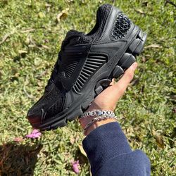 Nike Zoom Vomero 5 “Triple Black” Size 8 Men