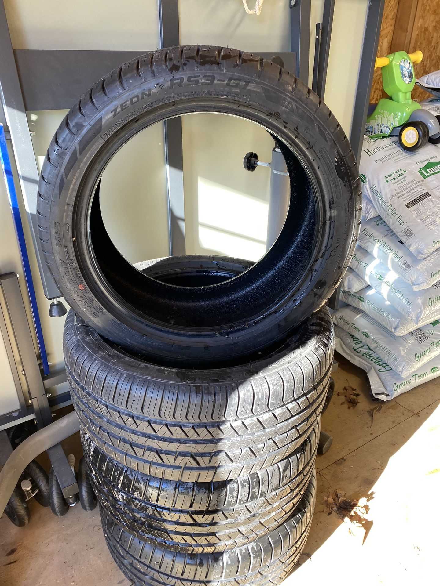 Cooper Zeon RSG-31, Size 245 40R17 Tires