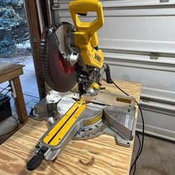 Miter Saw - DeWalt 15 Amp Double Bevel Sliding