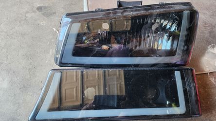 Right side headlights 2005 Chevy Silverdo