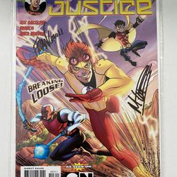 DC Comics Young Justice #3 Cartoon Network (SIGNED BY ALL ARTIST)