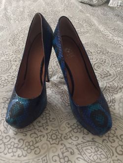 Vince camuto blue scale style platform size 7