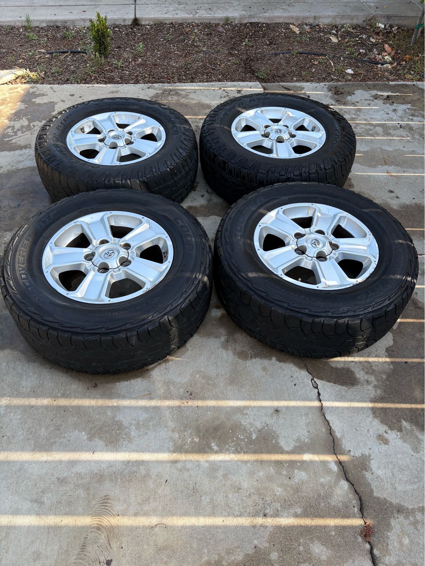 STOCK 2ND GEN TOYOTA TUNDRA WHEELS AND TIRES for Sale in El Cajon, CA ...