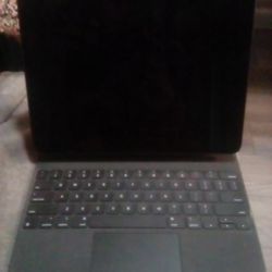 Apple Ipad Pro 12.9inch With Keyboard/Case