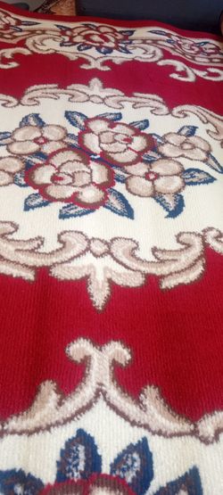 New 5/7 area rug thick and elegant