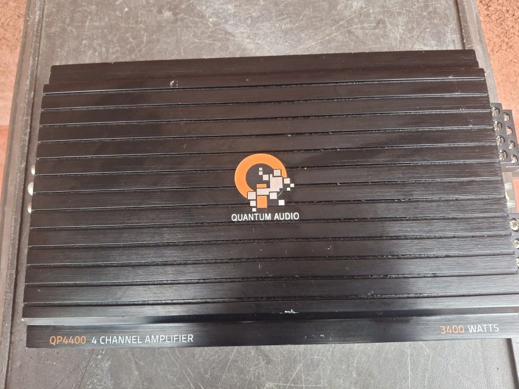 AMPLIFICADOR AMPLIFIER QUANTUM AUDIO 3400 WATTS 4 CHANELS GOOD CONDICIÓN ABLO ESPAÑOL