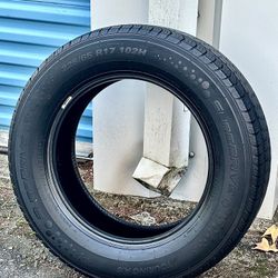 1 Used Tire Suredrive Touring A/S 225/65R17 About 55%Tread. 