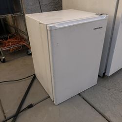 Black & Decker Mini White Fridge 