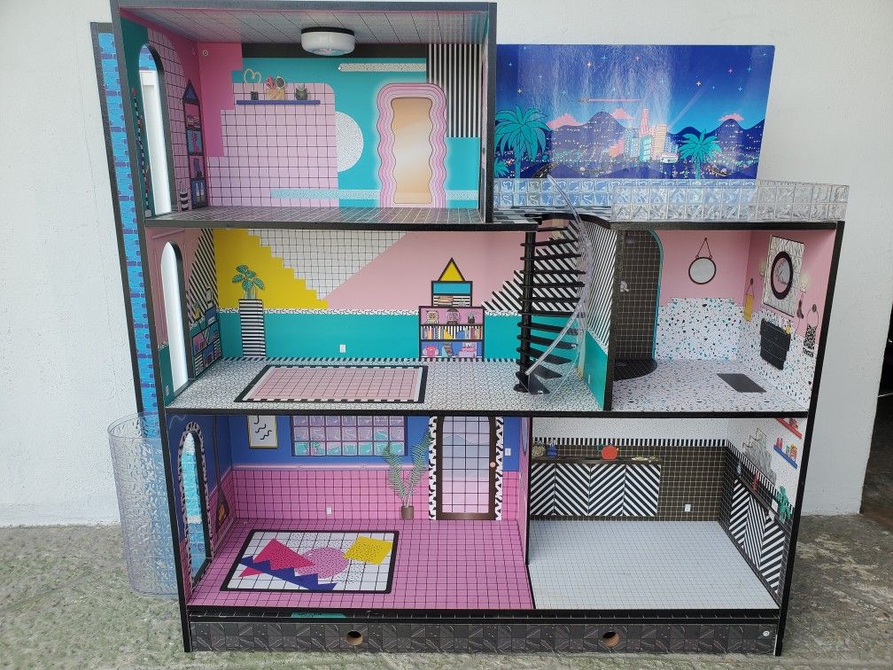 Lol Surprised Doll House (Used)