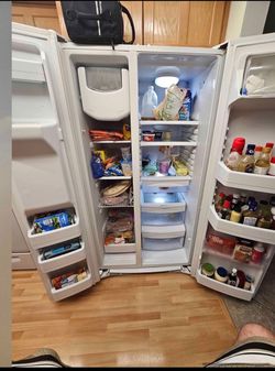 White Refrigerator like new