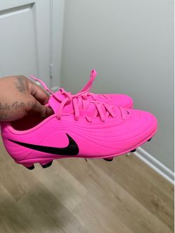 Cleats 5.5 in women