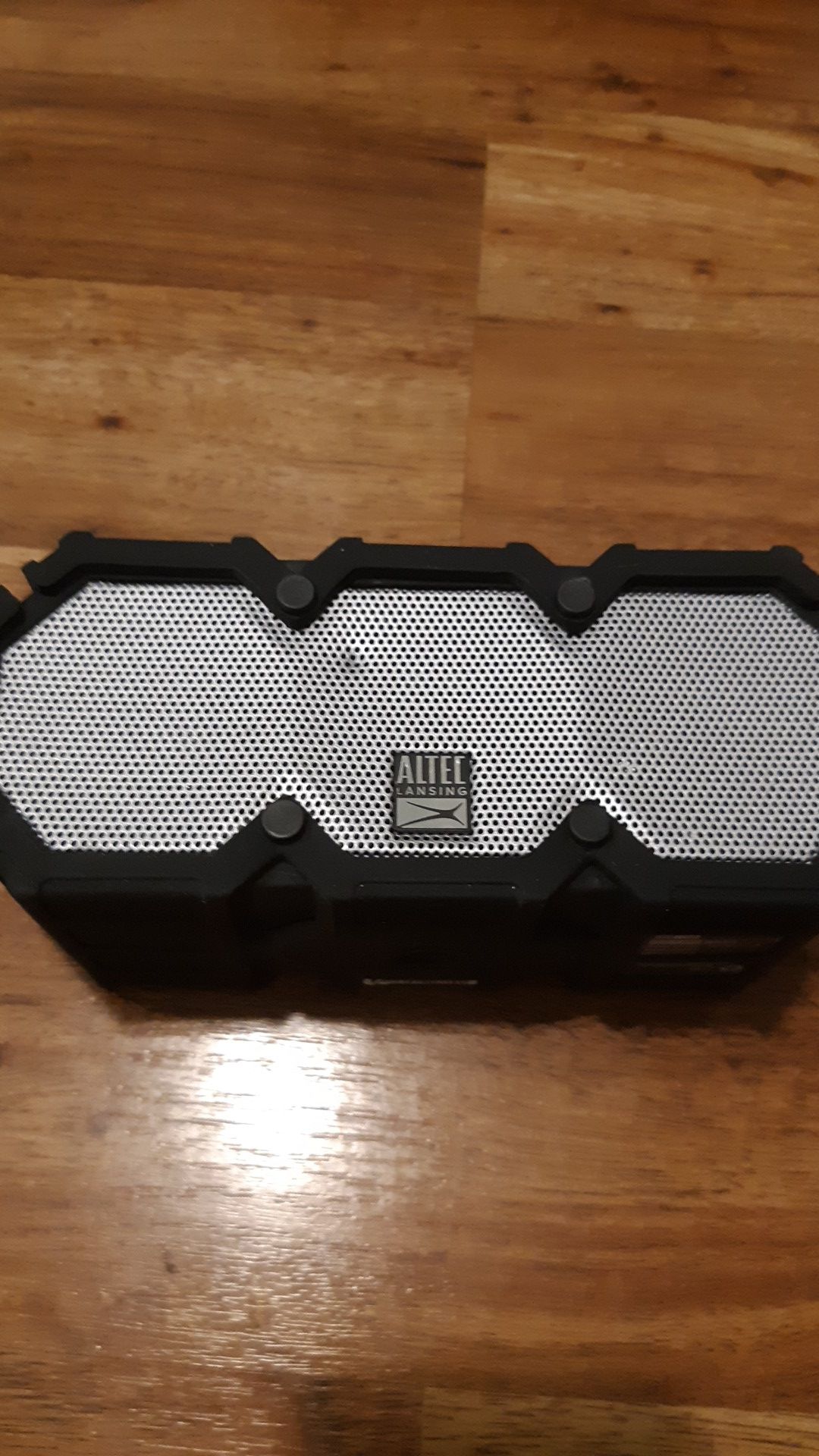 Bluetooth altec speaker and charger