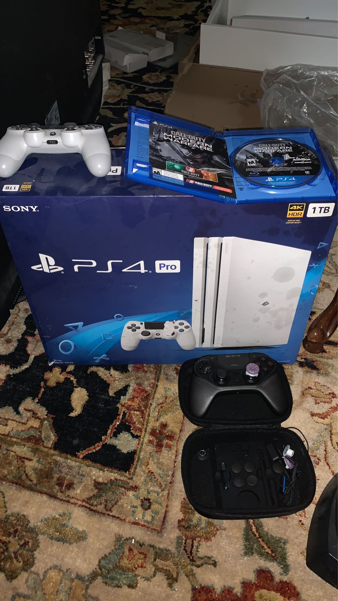 PS4 Pro Limited Edition + Astro C40 controller + Benq monitor + Game