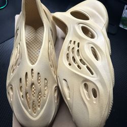 Adidas Yeezy Foam RNR Desert Sand Size 9 New