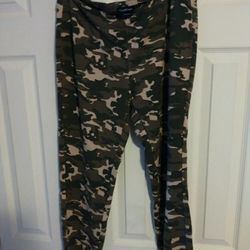 Variety Of  Women's Skirts And Pants 14-16. $5 Each