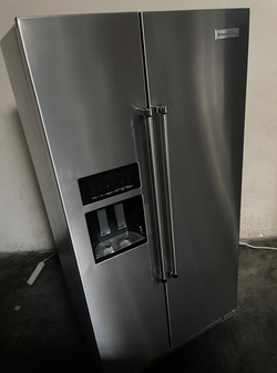 Deal: KitchenAid Stainless Side-by-Side w/ Ice Maker — Clean