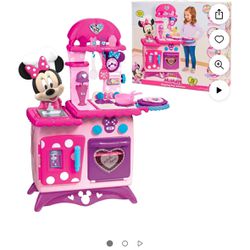 Disney Junior Minnie Flipping Fun Kitchen 